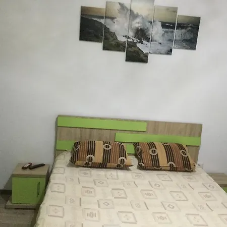 Raza Soarelui Solid Apartment