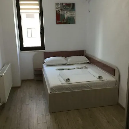 Raza Soarelui Solid Apartment